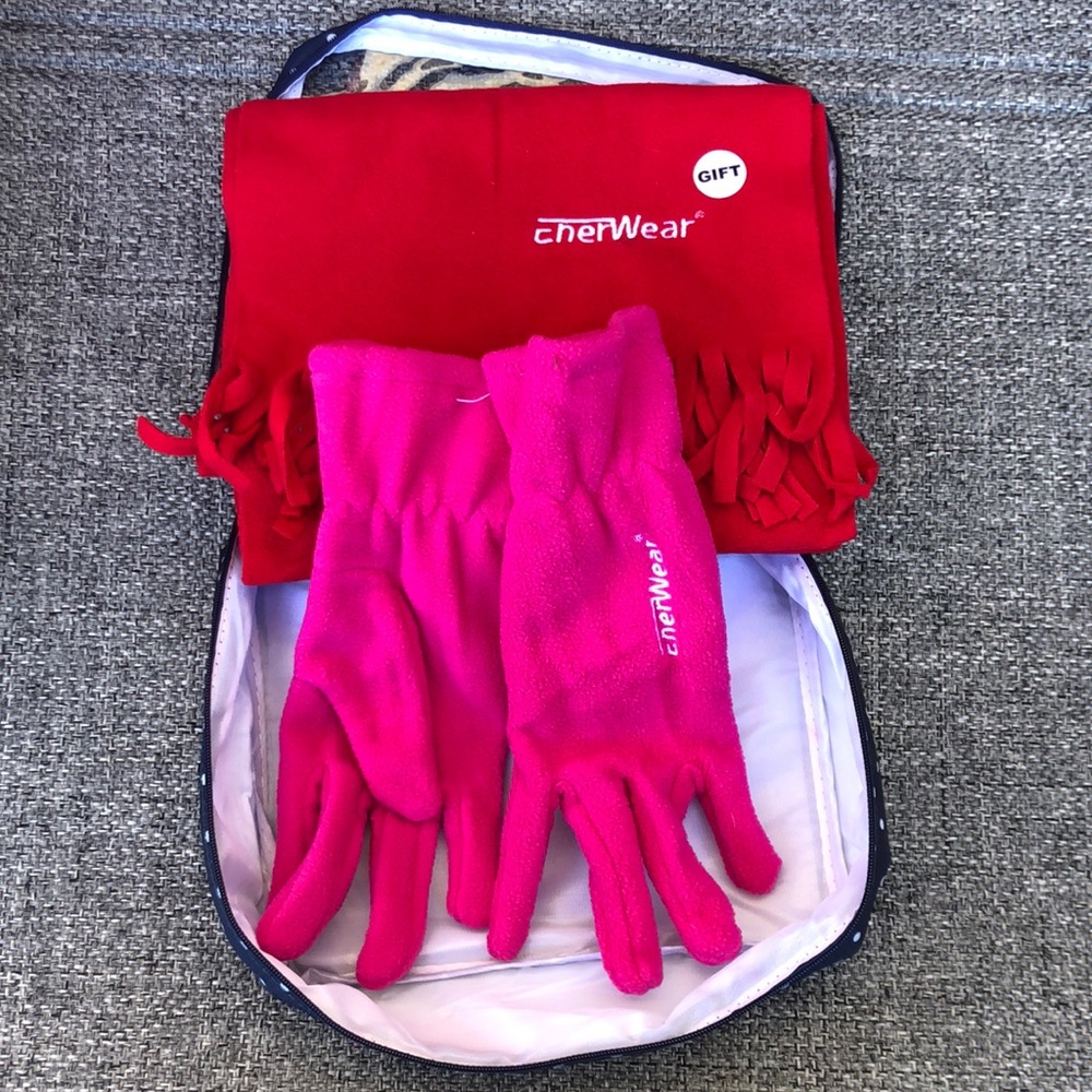 NWT EnerWear fleece gloves and scarf gift set